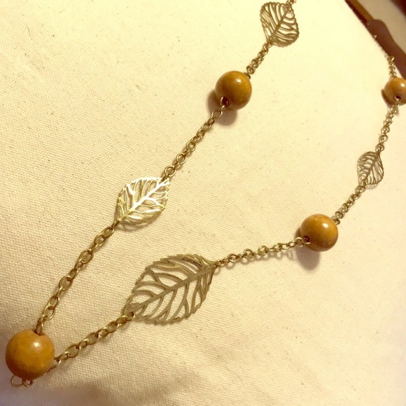 🎉 IDENTIFIED 🎉 Bonnie’s Gold Leaf Necklace - Picture 3 of 4